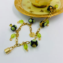 Load image into Gallery viewer, Green Lampwork Bead Bracelet
