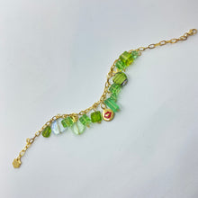 Load image into Gallery viewer, Green Kiss Glass Bead Bracelet
