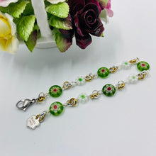 Load image into Gallery viewer, Millefiori Green White Daisy Woven Chain Bracelet
